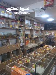  23 محمص للبيع بكامل عدته وديكوره وبضاعته البيع بداعي السفر المحمص يعمل بشكل جيد وقابل للتطوير والتوسيعو