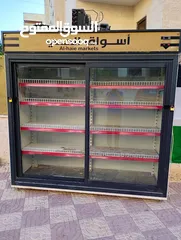  1 ثلاجة عرض ومطاحن قهوة وبهارات للبيع بسعر مغري جدا