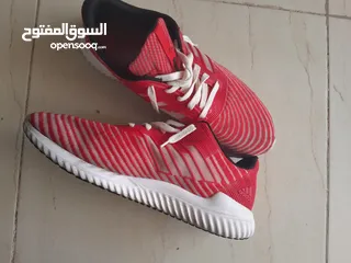  4 بوت Levis رجالي سايز 45 وAdidas 44  صنع فيتنام  واخرى كلهم ع 15 دينار.