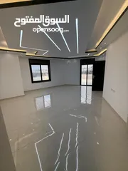  9 روف بمساحة 351م باطلاله بانورامية واسعة وتشطيب سوبر ديلوكس.