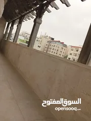 6 روف مفروش مع تراس ذات إطلالة رائعة جداً في منطقة الجاردنز للايجار 320دينار شهري