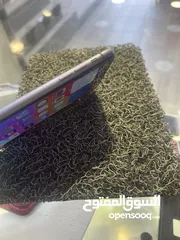  12 2 ايفون 11 واحد بطاريه 77 64 جيجا واحد بطاريه 75 128جيحا مع شاحن اصلي وكفر حمايه ولزقه وكفر