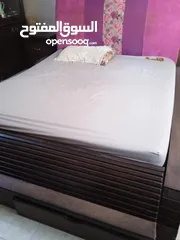  1 غرفة نوم مع طقم كنب و شاشة للبيع