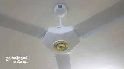 1 مراوح سقف بحالة ممتازة مع مفتاح التحكم للبيع