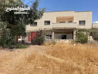 9 منزل مستقل للبيع في مدينة يطا   يصلح تحويله الى مركز طوارئ او كلية او غيرها