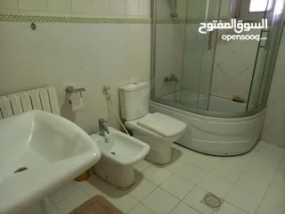  4 فيلا مستقلة للبيع في ام السماق