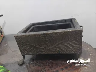  26 تحف ونحاسيات