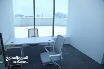  2 مكتب قريب مطار دبي الدولي وقريب محطه الميترو