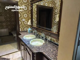  30 للبيع فيلا شبه قصر في اجمل مواقع دابوق الهادئه 1050 م