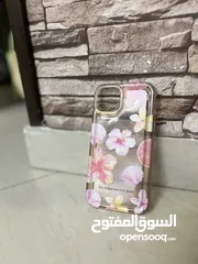  3 كفر ايفون 13 شفاف بالاضافة للورود
