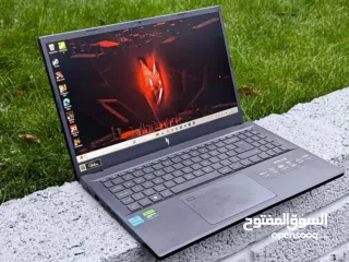  1 لابتوب احترافي قوي جدًا للبيع – استعمال خفيف