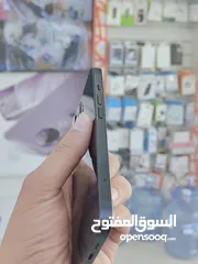  4 ايفون 13 العادي 256 GB بحالة الوكالة نظافة 10/10 نسبة البطارية 91% شريحتين نظامين فخامة وتميز