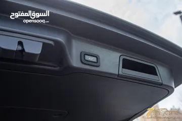  13 Range Rover Evoque 2020 P250 Se  السيارة وارد و صيانة الشركة و قطعت مسافة 33,000 كم فقط