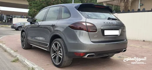  10 2013 model Porsche Cayenne, excellent condition No accident ,full service from professional service