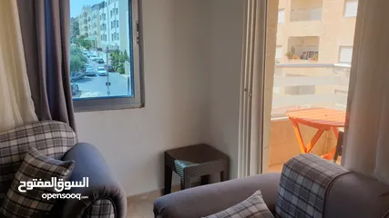  12 شقه مفروشه قريبه من الخدمات ومن المالك مباشره بناية عائلات واثاث جميل