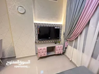  2 اول ساكن افخم غرفه وصاله مفروشه بالكامل للايجار الشهري في كورنيش عجمان