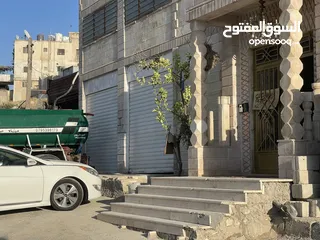  2 مخازن ومستودعات وأرض مصورة للإيجار بمساحات مختلفة
