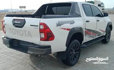  6 Toyota Hilux Adventure SR5 V6 4.0 L Full Option Model 2022