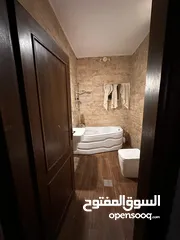  9 شقة أرضية مميزة واسعة بالجبيهة -قرب الجامعة الاردنية و ساحة خاصة بسعر 92,000 قابل للتفاوض
