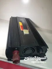  1 انفيرتر لتحويل من 12 فولت سيارة الى 220 فولت مع شاحن عكسي للبطارية 2000 واط فعلي ( صناعي )
