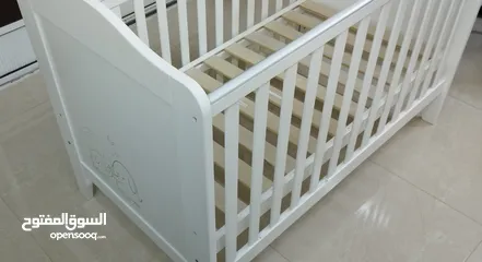  7 giggles crib from babyshop