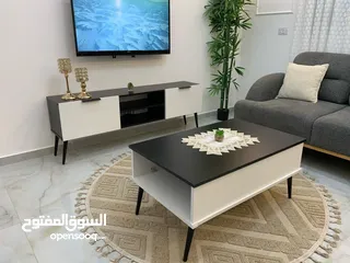  7 طقم مزنون بالوان جديده  مقاس  150 سم بعرض 30 سم ارتفاع 55  الطاوله 90 * 55 سم ارتفاع 45