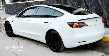  11 تيسلا 2022 model 3 بحالة الوكالة فحص كامل اوتوسكور +B لون مميز في الحرة للبيع بسعر لقطة ومحرووووق