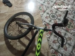  1 بسكليت مستعمل جنط 20 ممتاز بسعر الحرق مناسب لعمر 10 سنوات واكثر