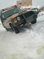  1 Range Rover model 90 Khare2 nadafe Mekaneek top  3lay zawayed  Moter 3.9 Ma fe aya 3otel