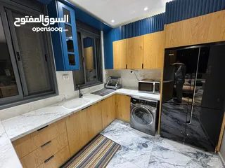  7 فيلة طابقين رائعة وفخمة جدا جدا مع العفش الفاخر وموقع خلاب واطلالة رائعة