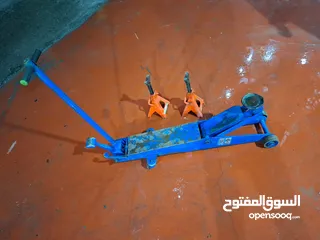  2 جك لرفع السيارات حديد بحالة ممتازة