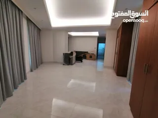  14 للايجار في الحد فيلا كبيره مع مصعد ومسبح For rent in hidd huge villa with lift and pool