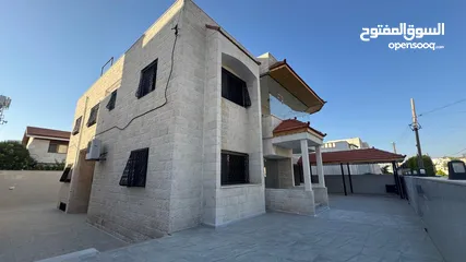  5 Well-Maintained Villa in Umm Al Summaq / فيلا بحالة ممتازة في أم السماق