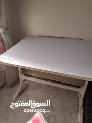  1 طاولة رسم هندسي و أثاث غرفة جلوس للبيع