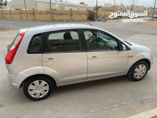  5 فورد فيجو موديل 2012 بحالة ممتازة للييع بسعر مغري
