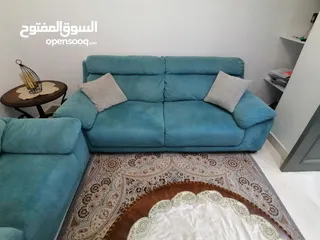  4 طقم كنب 7 مقاعد بحاله ممتازه للبيع