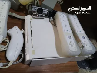  2 العاب اطفال للبيع عدد 2مع شناتيهم وسيدييات