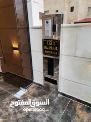  22 شقه ثالث فني 220 م دوبلكس مع رووف جنوب بوابه اللوازم لجامعه اليرموك خلف صيدليه الرازي