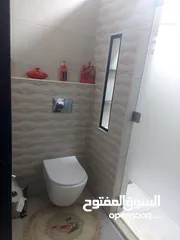  7 شقه ارضيه بشارع الاردن حي المنصور 176متر داخلي وخارجي 100