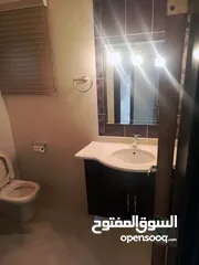  8 شقة طابق ثالث مع روف ضاحية الرشيد