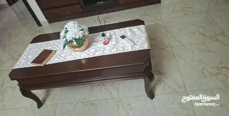  1 مرجيحة مستعملة بحالة ممتازة للبيع بسعر 400 شيكل  طاولة مع 4 طربيزات بسعر 300 شيكل  مزنون بسعر 300