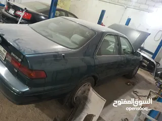  2 تويوتا كامري مسطرة