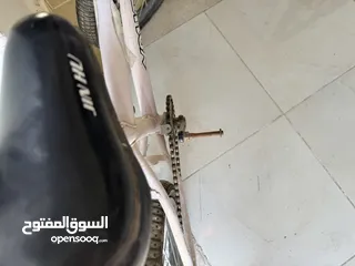  5 بسكليت قليل الاستعمال ما فيه بدالات والعجلات منفسة للبيع