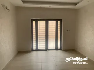  12 شقة للاجار خلف الجامعه الاردنيه قريبه من جامعة الاميره سميه