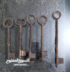  1 مفاتيح أبواب خشب قديمة