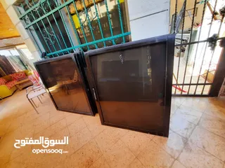  5 شبابيك المنيوم لون برونز زجاج برونز متوفر عدة مقاسات  بحال الوكاله