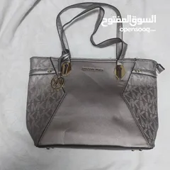  2 شنط بحالة الجديد،استعمال خفيف ..