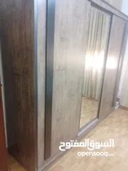  4 غرفة نوم وطاولة سفرة و سجاد و مروحة للبيع