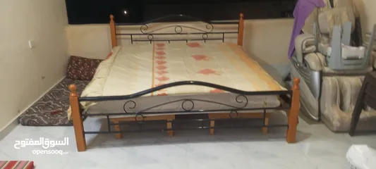  1 تخت مجوز لشخصين للبيع بحاله جيدة جداً