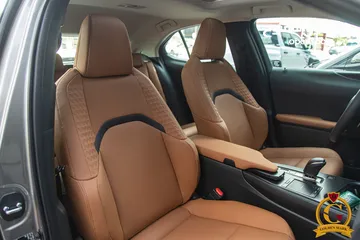  19 Lexus UX300e 2022